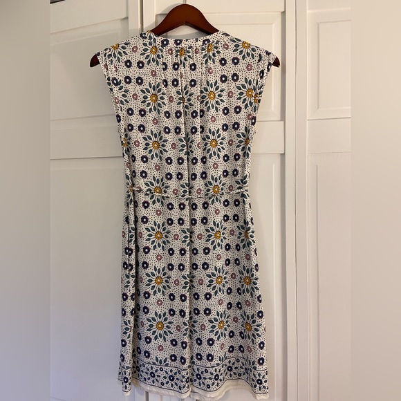Loft Painterly Floral Flutter Dress Petite Small - Picture 2 of 4